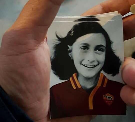 Anne Frank, Source- neXt Quotidiano