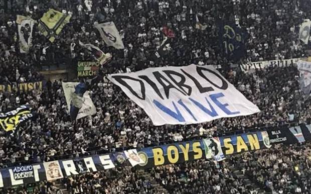 Diablo Vive banner in memory of Fabrizio Piscitelli - Source - Gazzetta