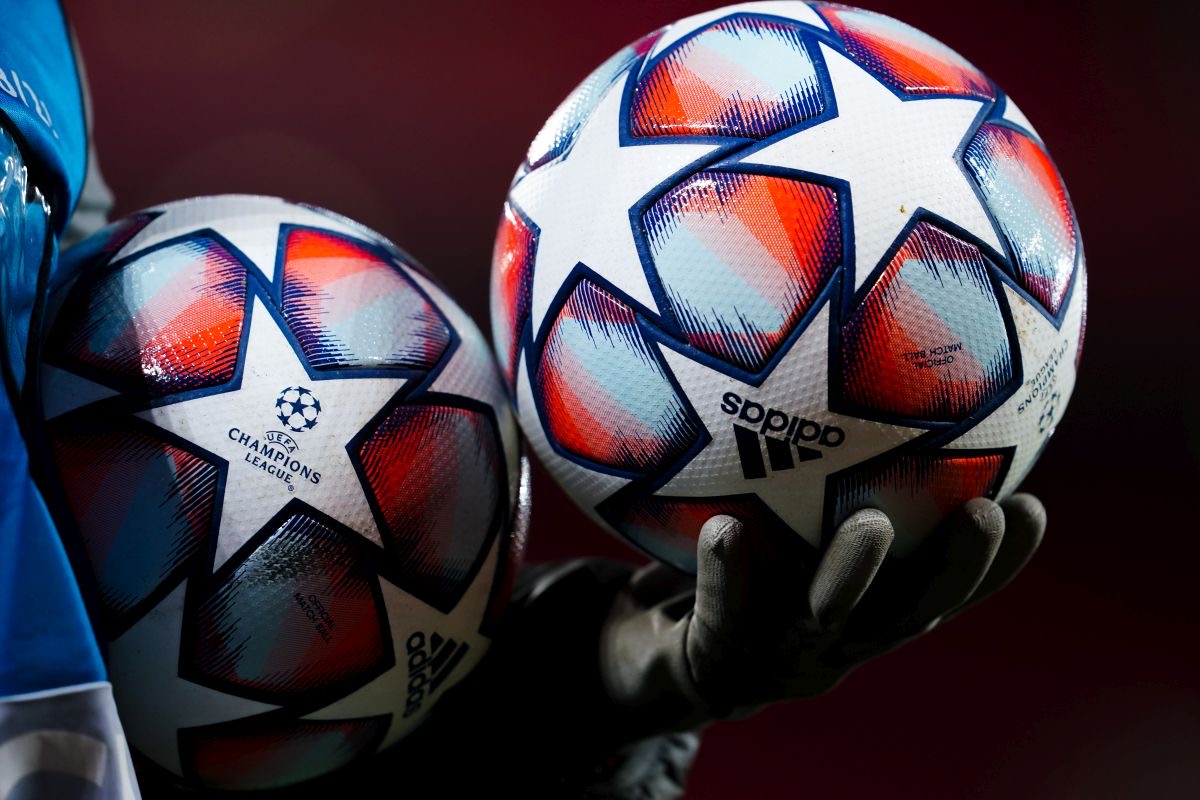 2020/21 UEFA Champions League Group Stage Ball / adidas