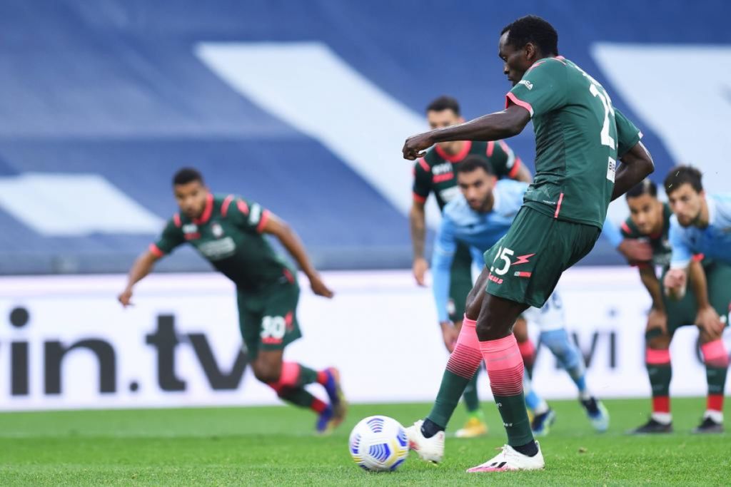 Video Crotone S Simy Scores From The Penalty Spot Against Lazio To Make It 2 2 The Laziali