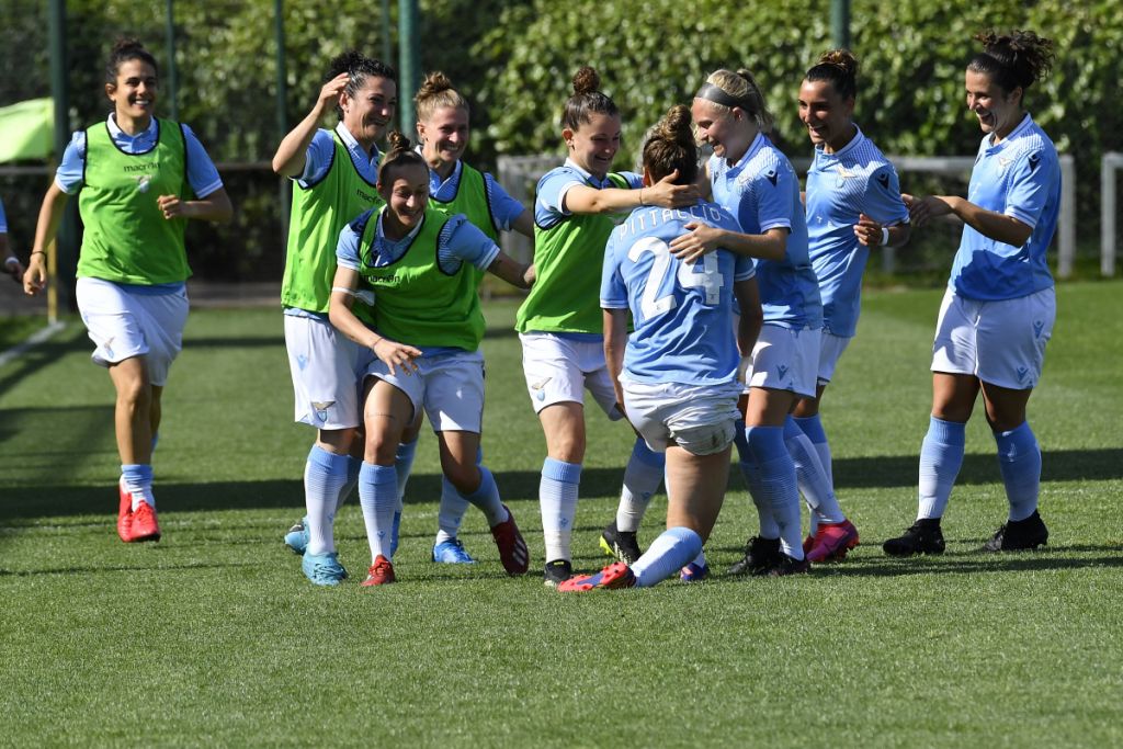 Lazio Women celebrate win over Roma