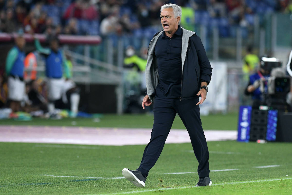 Mourinho đã chỉ trích Lazio sau khi đối thủ ghi bàn thắng trong thế việt vị