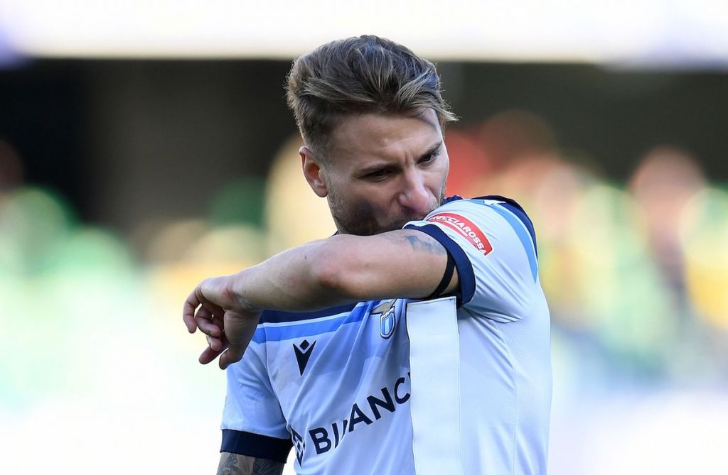 VERONA, ITALY - OCTOBER 24: Ciro Immobile of SS Lazio reacts during the Serie A match between Hellas and SS Lazio at Stadio Marcantonio Bentegodi on October 24, 2021 in Verona, Italy. (Photo by Alessandro Sabattini/Getty Images)