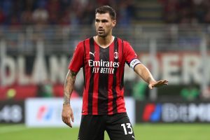 MILAN, ITALY - SEPTEMBER 22: Alessio Romagnoli of AC Milan gestures during the Serie A match between AC Milan and Venezia FC at Stadio Giuseppe Meazza on September 22, 2021 in Milan, Italy. (Photo by Marco Luzzani/Getty Images)