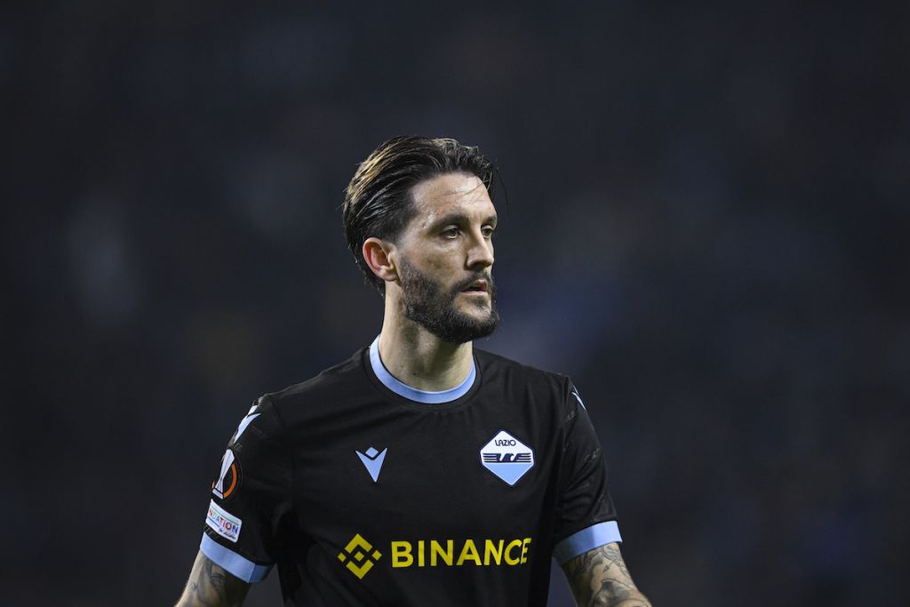 PORTO, PORTUGAL - FEBRUARY 17: Luis Alberto of SS Lazio in action during the UEFA Europa League Knockout Round Play-Offs Leg One match between FC Porto and SS Lazio at Estadio do Dragao on February 17, 2022 in Porto, Portugal. (Photo by Octavio Passos/Getty Images)
