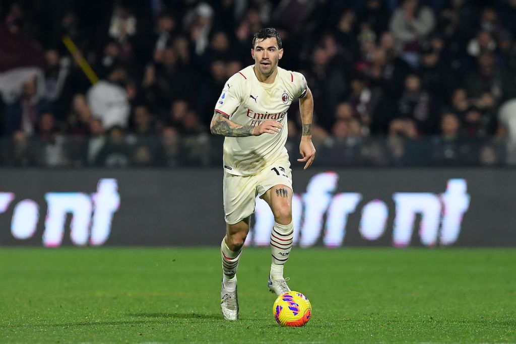 SALERNO, ITALY - FEBRUARY 19: Alessio Romagnoli of AC Milan during the Serie A match between US Salernitana and AC Milan at Stadio Arechi on February 19, 2022 in Salerno, Italy. (Photo by Francesco Pecoraro/Getty Images)