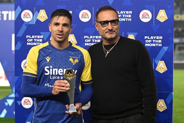 VERONA, ITALY - NOVEMBER 22: Lazio linked Giovanni Simeone of Hellas Verona recives a trophy for the best player of the month with his President Maurizio Setti during the Serie A match between Hellas and Empoli FC at Stadio Marcantonio Bentegodi on November 22, 2021 in Verona, Italy. (Photo by Alessandro Sabattini/Getty Images)