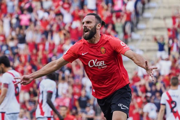 MALLORCA, SPAIN - MAY 15: Vedat Muriqi of RCD Mallorca celebrates scoring his team's first goal during the LaLiga Santander match between RCD Mallorca and Rayo Vallecano at Estadio de Son Moix on May 15, 2022 in Mallorca, Spain. (Photo by Rafa Babot/Getty Images)