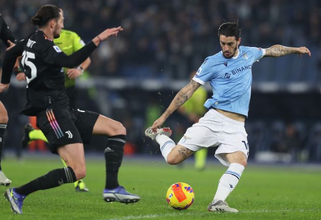 ROME, ITALY - NOVEMBER 20: Luis Alberto of SS Lazio shoots at goal but misses during the Serie A match between SS Lazio and Juventus at Stadio Olimpico on November 20, 2021 in Rome, Italy. (Photo by Paolo Bruno/Getty Images)