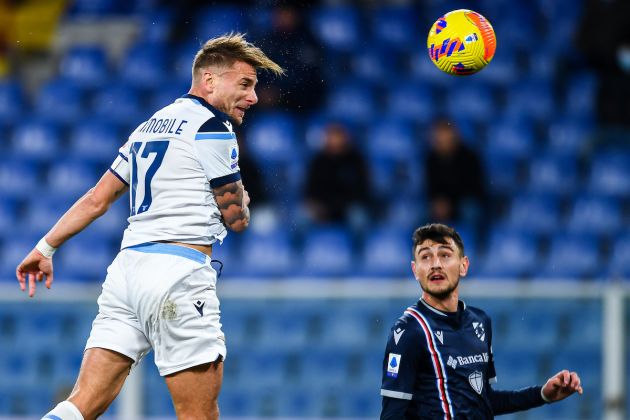 GENOA, ITALY - DECEMBER 5: Ciro Immobile of Lazio (L) shoots at goal during the Serie A match between UC Sampdoria and Ss Lazio at Stadio Luigi Ferraris on December 5, 2021 in Genoa, Italy. (Photo by Getty Images)