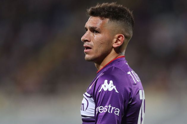 FLORENCE, ITALY - OCTOBER 03: Arsenal outcast and Lazio target Lucas Torreira of ACF Fiorentina looks on during the Serie A match between ACF Fiorentina v SSC Napoli at Stadio Artemio Franchi on October 3, 2021 in Florence, Italy. (Photo by Gabriele Maltinti/Getty Images)