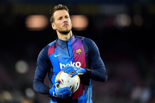 Barcelona goalkeeper Neto warms up before the Spanish League football match between FC Barcelona and Deportivo Alaves at the Camp Nou stadium in Barcelona on October 30, 2021. (Photo by Pau BARRENA / AFP) (Photo by PAU BARRENA/AFP via Getty Images)