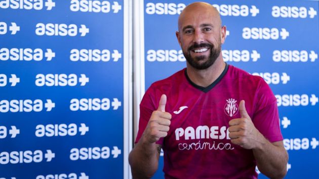 Pepe Reina signs for Villarreal