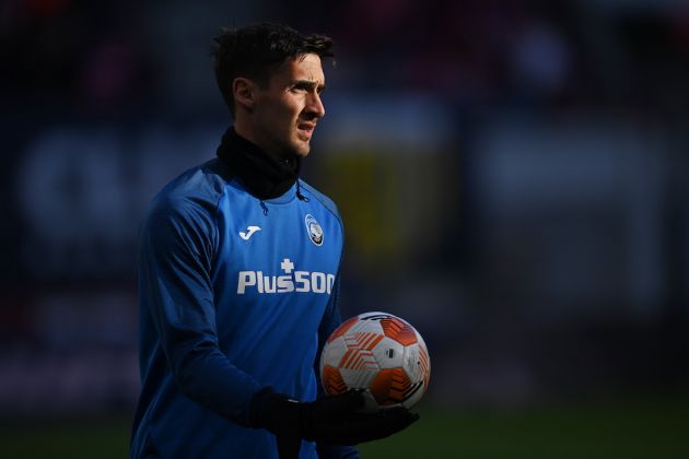 LEIPZIG, GERMANY - APRIL 07: Marco Sportiello of Atalanta BC warms up prior to the UEFA Europa League Quarter Final Leg One match between RB Leipzig and Atalanta at Football Arena Leipzig on April 07, 2022 in Leipzig, Germany. (Photo by Stuart Franklin/Getty Images)