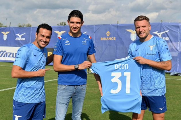 ROME, ITALY - SEPTEMBER 06: Pedro Rodriguez , Ciro Immobile of SS Lazio player end Esteban Ocon posesduring the F1 driver Esteban Ocona visits SS Lazio Formello sport centre on September 06, 2022 in Rome, Italy. (Photo by Marco Rosi - SS Lazio/Getty Images)