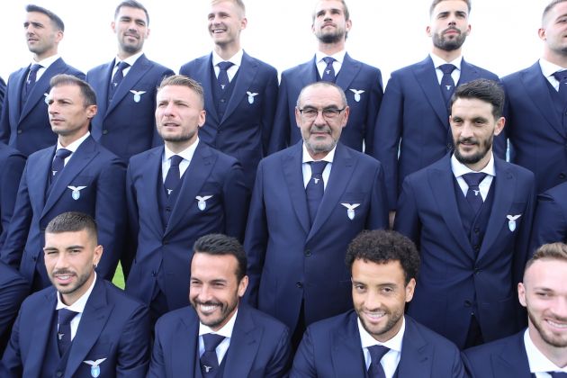 ROME, ITALY - OCTOBER 04: SS Lazio head coach Maurizio Sarri with his players pose during the SS Lazio official team photo at Formello sport centre on October 4, 2022 in Rome, Italy. (Photo by Paolo Bruno/Getty Images)