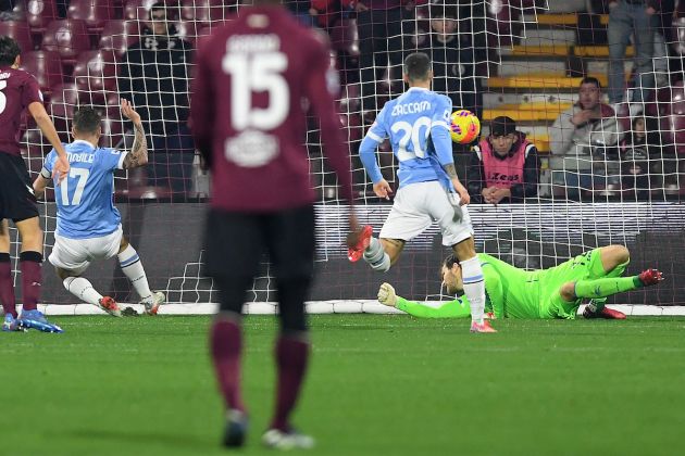 SALERNO, ITALY - JANUARY 15: Ciro Immobile of SS Lazio scores the 0-2 goal during the Serie A match between US Salernitana and SS Lazio at Stadio Arechi on January 15, 2022 in Salerno, Italy. (Photo by Francesco Pecoraro/Getty Images)