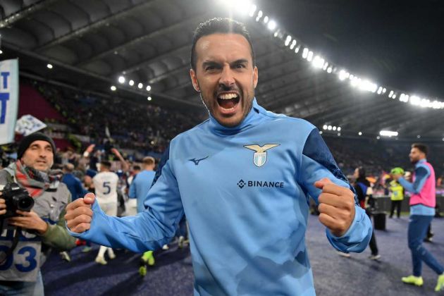 ROME, ITALY - NOVEMBER 06: Pedro Rodriguez of SS Lazio celebrates a victory after the Serie A match between AS Roma and SS Lazio at Stadio Olimpico on November 06, 2022 in Rome, Italy. (Photo by Marco Rosi - SS Lazio/Getty Images)
