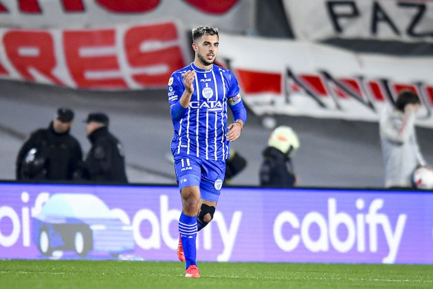 BUENOS AIRES, ARGENTINA - JULY 10: Martin Ojeda of Godoy Cruz celebrates after scoring the first goal of his team during a match between River Plate and Godoy Cruz as part of Liga Profesional 2022 at Estadio Monumental Antonio Vespucio Liberti on July 10, 2022 in Buenos Aires, Argentina. (Photo by Marcelo Endelli/Getty Images)