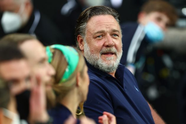 MELBOURNE, AUSTRALIA - JANUARY 29: Russell Crowe watches the Women’s Singles Final match between Ashleigh Barty of Australia and Danielle Collins of United States during day 13 of the 2022 Australian Open at Melbourne Park on January 29, 2022 in Melbourne, Australia. (Photo by Clive Brunskill/Getty Images)