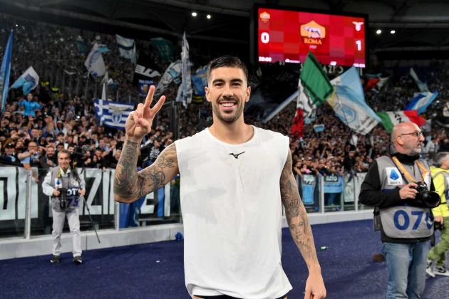 ROME, ITALY - NOVEMBER 06: Mattia Zaccagni of SS Lazio celebrates a victory after the Serie A match between AS Roma and SS Lazio at Stadio Olimpico on November 06, 2022 in Rome, Italy. (Photo by Marco Rosi - SS Lazio/Getty Images)