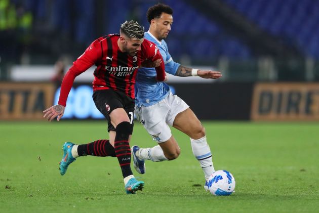 ROME, ITALY - APRIL 24: Felipe Anderson of SS Lazio battles for possession with Theo Hernandez of AC Milan during the Serie A match between SS Lazio and AC Milan at Stadio Olimpico on April 24, 2022 in Rome, Italy. (Photo by Paolo Bruno/Getty Images)