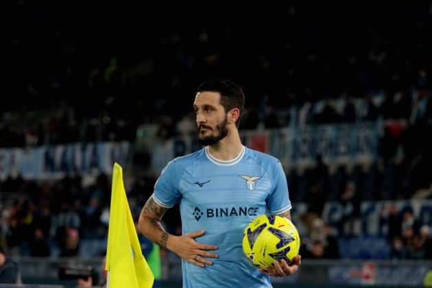ROME, ITALY - JANUARY 19: Luis Alberto of SS Lazio holds the ball during the the Coppa Italia match between SS Lazio and Bologna at Olimpico Stadium on January 19, 2023 in Rome, Italy. (Photo by Paolo Bruno/Getty Images)
