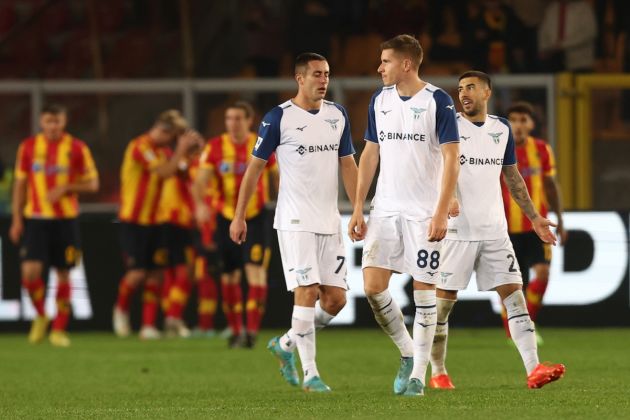 LECCE, ITALY - JANUARY 04: Players of Lazio look dejectied during the Serie A match between US Lecce and SS Lazio at Stadio Via del Mare on January 04, 2023 in Lecce, Italy. (Photo by Maurizio Lagana/Getty Images)