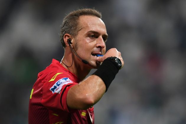 REGGIO NELL'EMILIA, ITALY - OCTOBER 02:Referee Pierluigi Pairetto gestures during the Serie A match between US Sassuolo v FC Internazionale at Mapei Stadium - Citta' del Tricolore on October 02, 2021 in Reggio nell'Emilia, Italy. (Photo by Alessandro Sabattini/Getty Images)