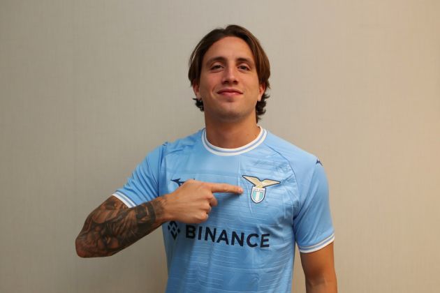 ROME, ITALY - FEBRUARY 01: New SS Lazio signing Luca Pellegrini poses with the SS Lazio jersey after medical tests at Paideia Hospital on February 1, 2023 in Rome, Italy. (Photo by Paolo Bruno/Getty Images)