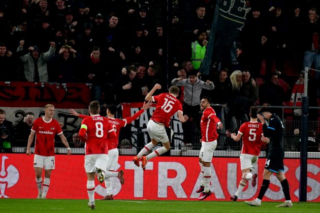 ALKMAAR, NETHERLANDS - MARCH 16: Vangelis Pavlidis of AZ Alkmaar celebrates a second goal with his team mates during the UEFA Europa Conference League round of 16 leg two match between AZ Alkmaar and SS Lazio at AZ Stadion on March 16, 2023 in Alkmaar, Netherlands. (Photo by Marco Rosi - SS Lazio/Getty Images)