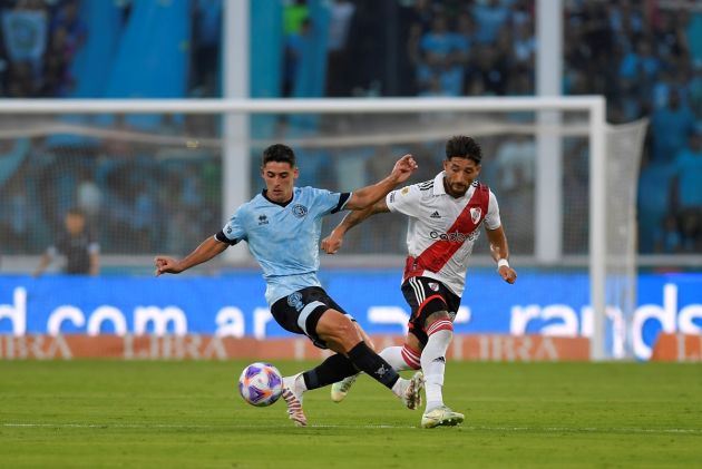 CORDOBA, ARGENTINA - FEBRUARY 04: Bruno Zapelli of Belgrano fights for the ball with Milton Casco of River Plate during a match of Liga Profesional 2023 between Belgrano and River Plate at Mario Alberto Kempes Stadium on February 4, 2023 in Cordoba, Argentina. (Photo by Hernan Cortez/Getty Images)
