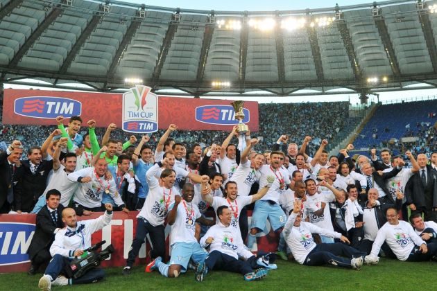 Lazio celebrate victory against AS Roma at the end of their Italian Cup football final match at the Olympic Stadium in Rome on May 26, 2013. Lazio won the match 1-0. AFP PHOTO / TIZIANA FABI (Photo credit should read TIZIANA FABI/AFP via Getty Images)