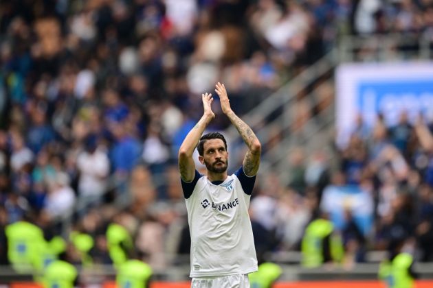 Lazio midfielder Luis Alberto waves to supporters at the end of the Italian Serie A football match between Inter Milan and Lazio at San Siro Stadium in Milan, on April 30, 2023. (Photo by Marco BERTORELLO / AFP) (Photo by MARCO BERTORELLO/AFP via Getty Images)