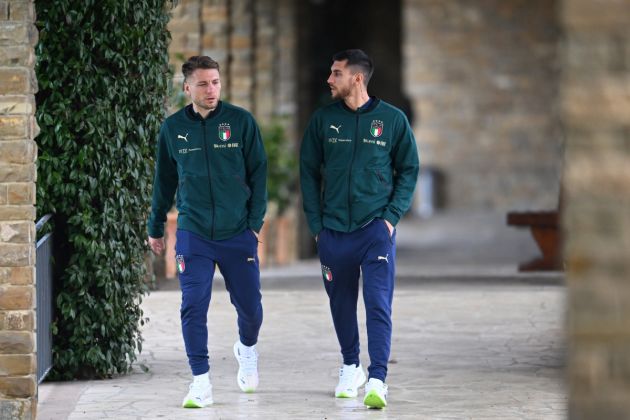 FLORENCE, ITALY - JANUARY 27: Ciro Immobile and Lorenzo Pellegrini of Italy look on during a Italy training session at Centro Tecnico Federale di Coverciano on January 27, 2022 in Florence, Italy. (Photo by Claudio Villa/Getty Images)