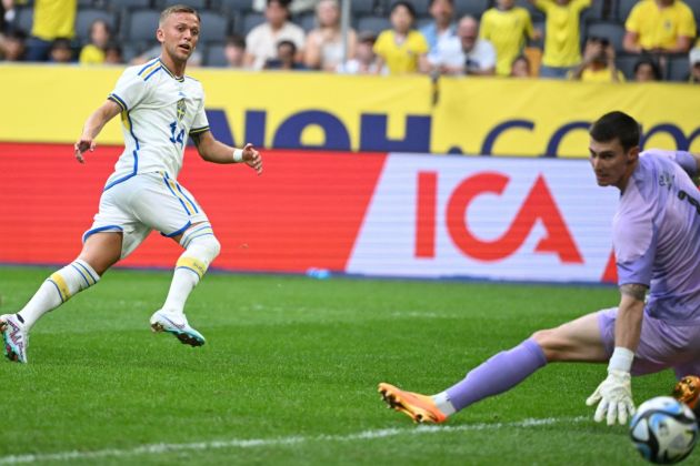 Sweden forward Jesper Karlsson (L) scores the 3-1 during the International Friendly football match between Sweden and New Zealand, in Solna on June 16, 2023. (Photo by Jonathan NACKSTRAND / AFP) (Photo by JONATHAN NACKSTRAND/AFP via Getty Images)