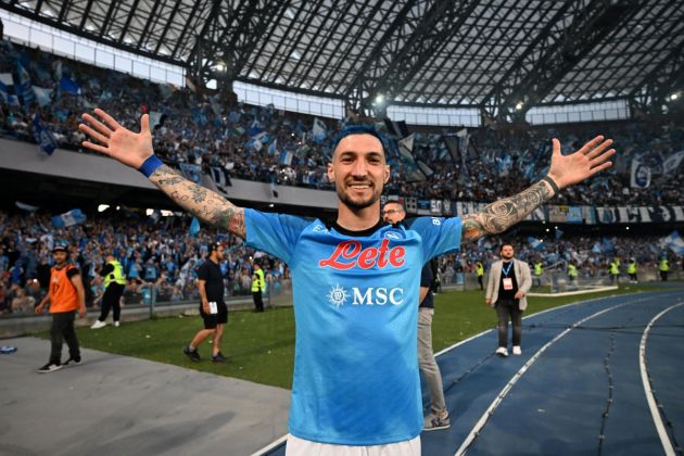 NAPLES, ITALY - MAY 07: Matteo Politano of SSC Napoli celebrates victory after the Serie A match between SSC Napoli and ACF Fiorentina at Stadio Diego Armando Maradona on May 07, 2023 in Naples, Italy. (Photo by Francesco Pecoraro/Getty Images)