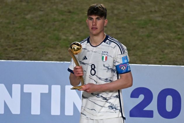 Italy midfielder Cesare Casadei holds the Adidas Golden Ball Award after the Argentina 2023 U-20 World Cup final match between Uruguay and Italy at the Estadio Unico Diego Armando Maradona stadium in La Plata, Argentina, on June 11, 2023. (Photo by Luis ROBAYO / AFP) (Photo by LUIS ROBAYO/AFP via Getty Images)
