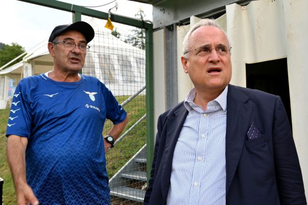 AURONZO DI CADORE, ITALY - JULY 16: SS Lazio President Claudio Lotito and SS Lazio head coach Maurizio Sarri talk after the SS Lazio training session on July 16, 2022 in Auronzo di Cadore, Italy. (Photo by Marco Rosi - SS Lazio/Getty Images)