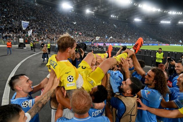ROME, ITALY - SEPTEMBER 19: Ivan Provedel of SS Lazio goolkeeper celebrates after scoring the first goal with team mates during the UEFA Champions League match between SS Lazio and Atletico Madrid at Stadio Olimpico on September 19, 2023 in Rome, Italy. (Photo by Marco Rosi/Getty Images)
