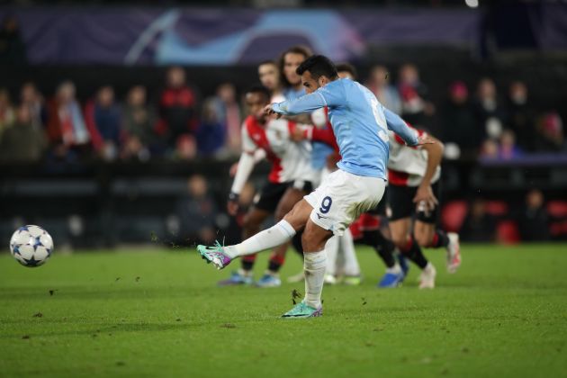 ROTTERDAM, NETHERLANDS - OCTOBER 25: Pedro of SS Lazio scores the team's firs goal from penalty spot during the UEFA Champions League Group E match between Feyenoord and SS Lazio at Feyenoord Stadium on October 25, 2023 in Rotterdam, Netherlands. (Photo by Marco Rosi - SS Lazio/Getty Images)