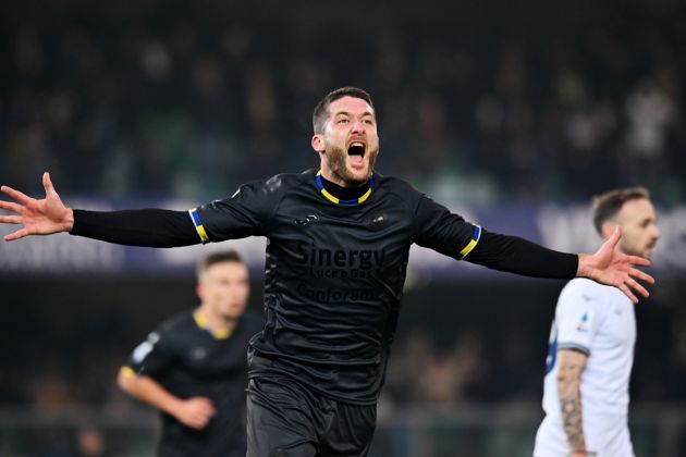 VERONA, ITALY - DECEMBER 09: Thomas Henry of Hellas Verona FC celebrates scoring their team's first goal during the Serie A TIM match between Hellas Verona FC and SS Lazio at Stadio Marcantonio Bentegodi on December 09, 2023 in Verona, Italy. (Photo by Alessandro Sabattini/Getty Images)