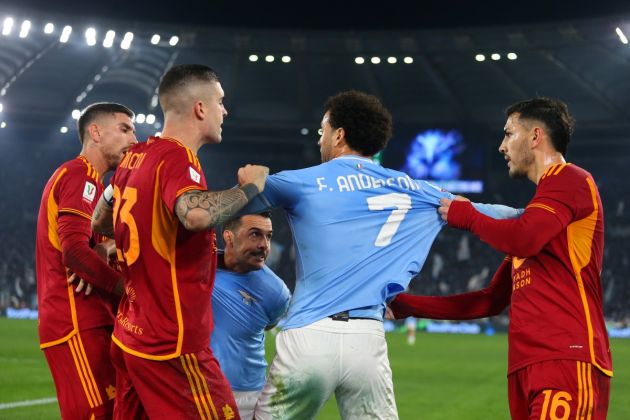 ROME, ITALY - JANUARY 10: Felipe Anderson of SS Lazio is held back by Gianluca Mancini of AS Roma and Leandro Paredes of AS Roma during the Coppa Italia match between SS Lazio and AS Roma at Stadio Olimpico on January 10, 2024 in Rome, Italy. (Photo by Paolo Bruno/Getty Images)