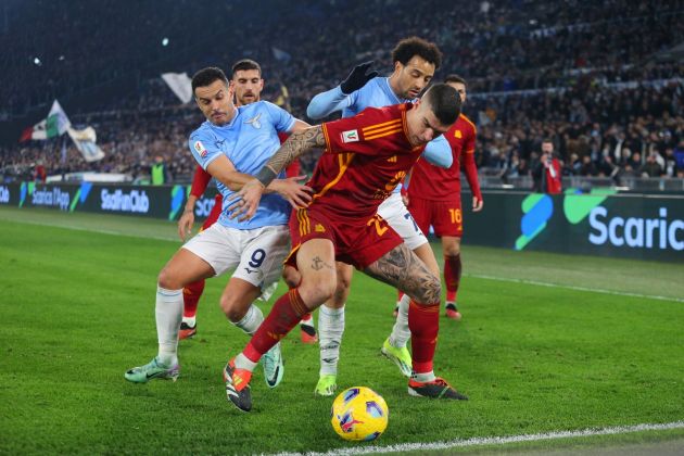 ROME, ITALY - JANUARY 10: Gianluca Mancini of AS Roma is challenged by Pedro (L) and Felipe Anderson of SS Lazio during the Coppa Italia match between SS Lazio and AS Roma at Stadio Olimpico on January 10, 2024 in Rome, Italy. (Photo by Paolo Bruno/Getty Images)