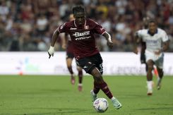 SALERNO, ITALY - MAY 20: Loum Tchaouna of US Salernitana during the Serie A TIM match between US Salernitana and Hellas Verona FC at Stadio Arechi on May 20, 2024 in Salerno, Italy. (Photo by Francesco Pecoraro/Getty Images)
