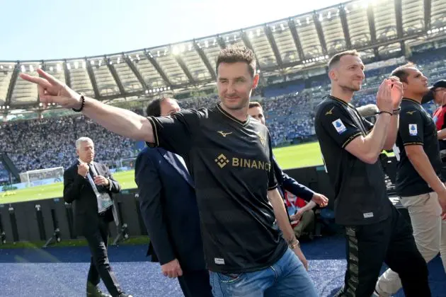 ROME, ITALY - MAY 28: Miroslav Klose former of SS Lazio player celebrates with his supporters the tenth anniversary prior the conquest of the Italian Cup against Roma on May 26, 2013 the Serie A match between SS Lazio and US Cremonese at Stadio Olimpico on May 28, 2023 in Rome, Italy. (Photo by Marco Rosi - SS Lazio/Getty Images)