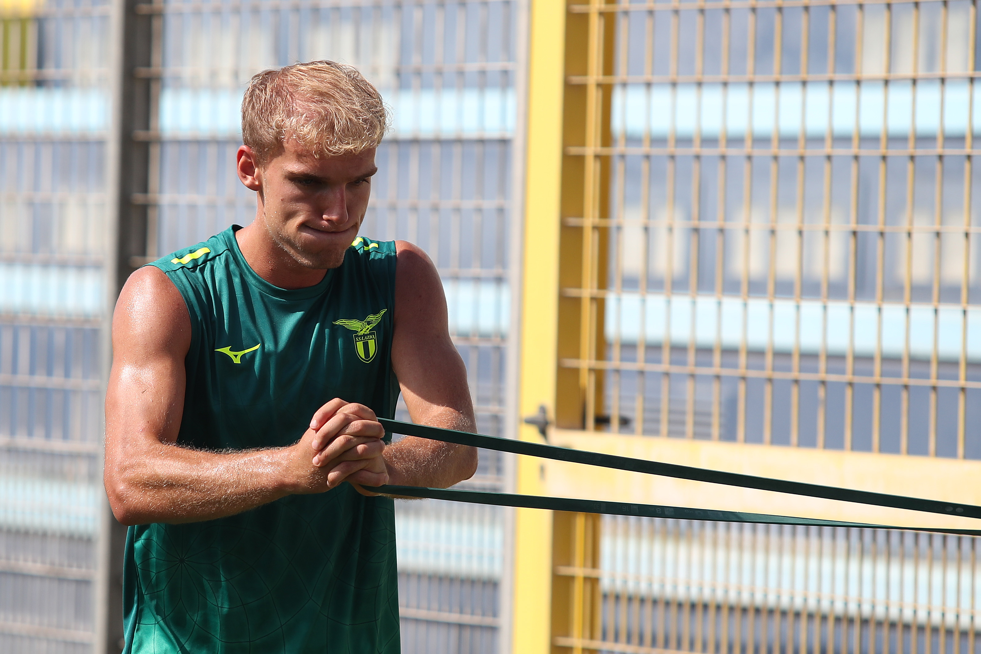 Gustav Isaksen working in training