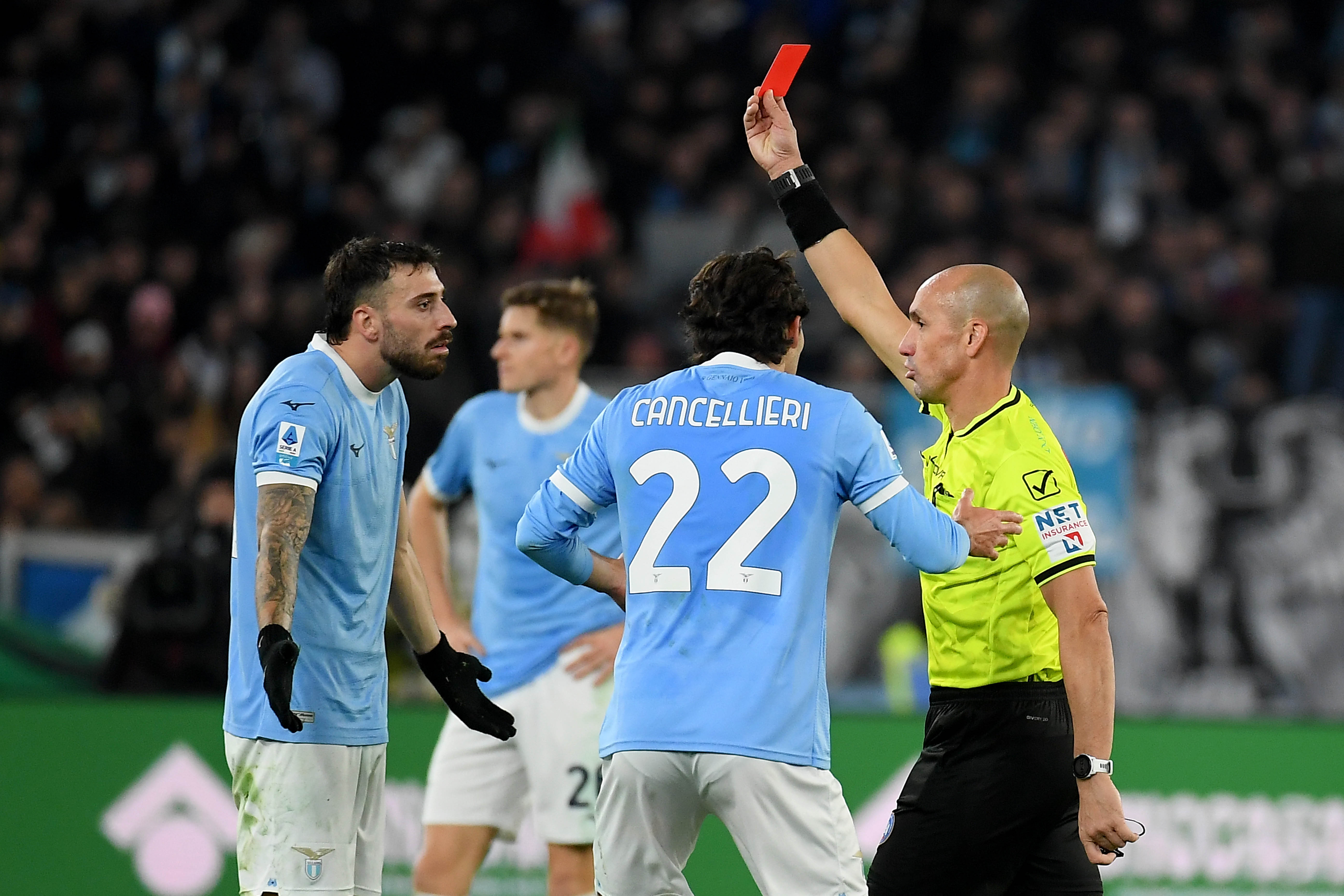 Mario Gila getting sent off