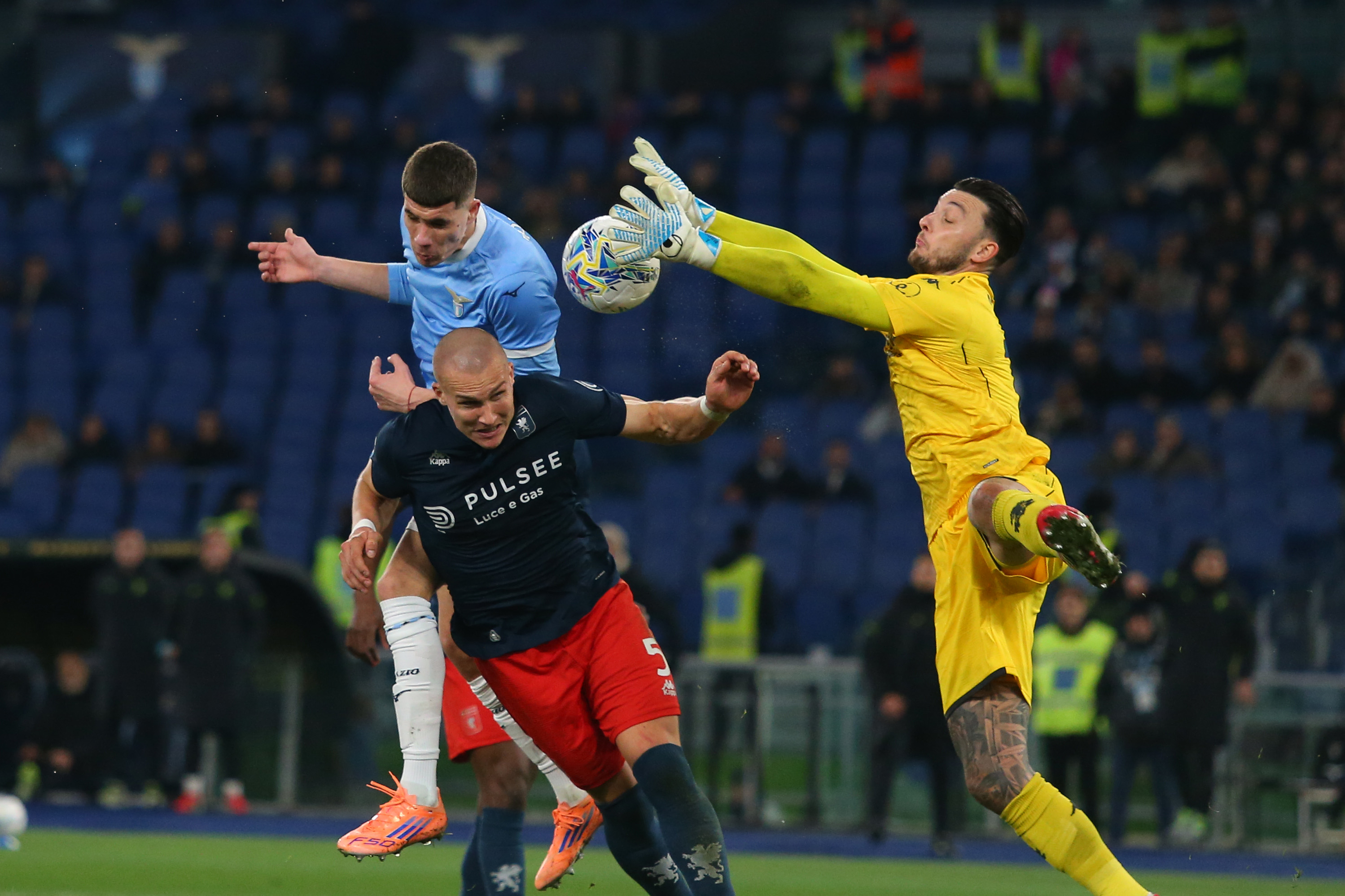 Lazio and Genoa players