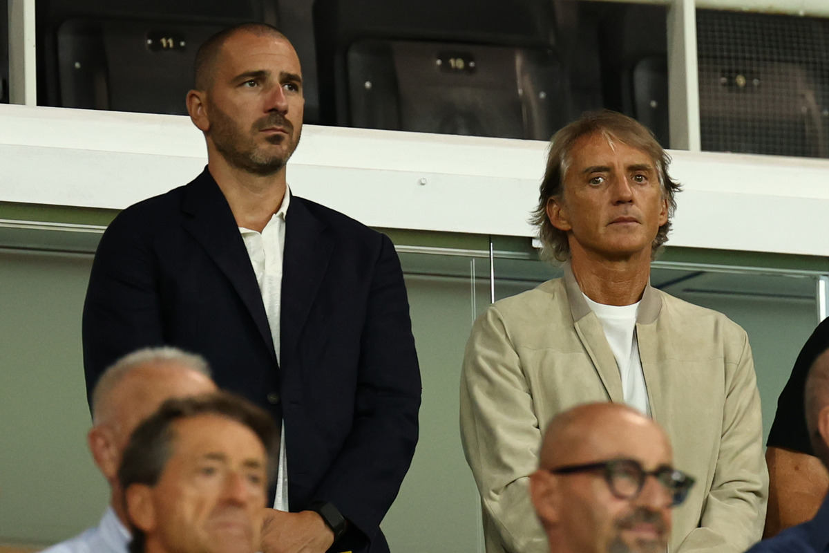 Escolhendo Fratesi, jogador da Lazio, para Mancini lançar a primeira seleção italiana